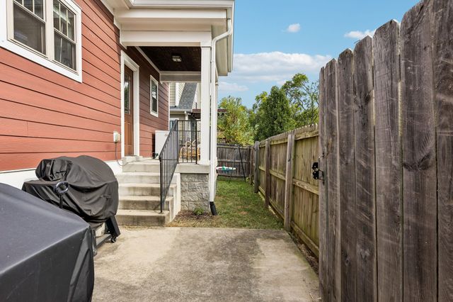 1073 Zophi St, Nashville, TN 37216