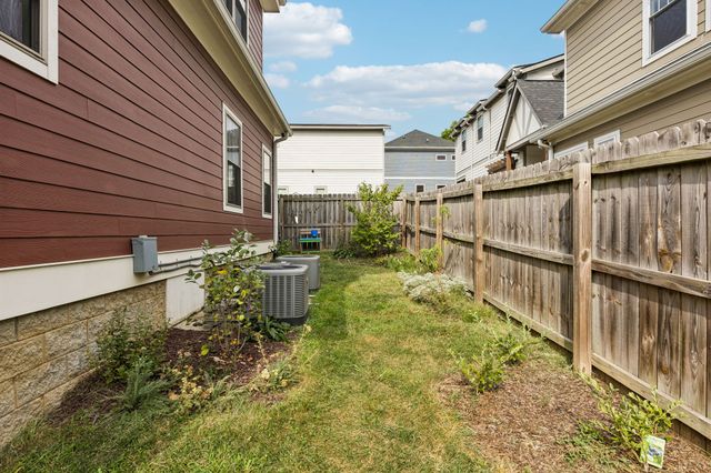 1073 Zophi St, Nashville, TN 37216