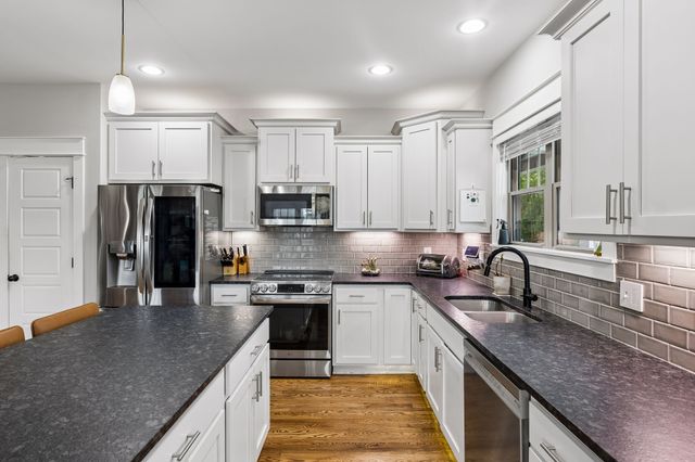 1073 Zophi St, Nashville, TN 37216