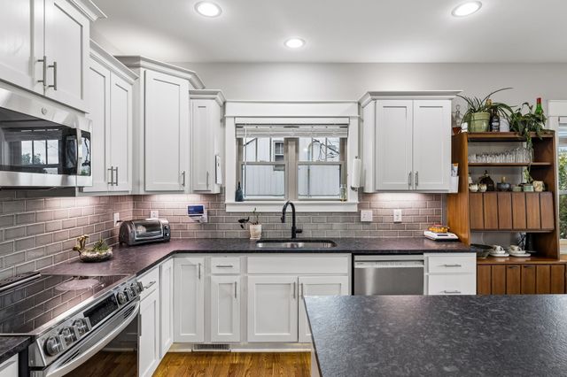 1073 Zophi St, Nashville, TN 37216