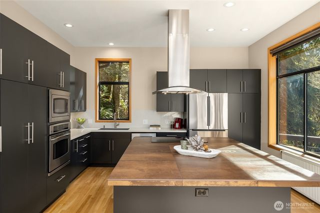 5384 Crystal Springs Drive NE, Bainbridge Island, WA 98110