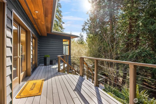 5384 Crystal Springs Drive NE, Bainbridge Island, WA 98110