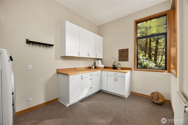 5384 Crystal Springs Drive NE, Bainbridge Island, WA 98110