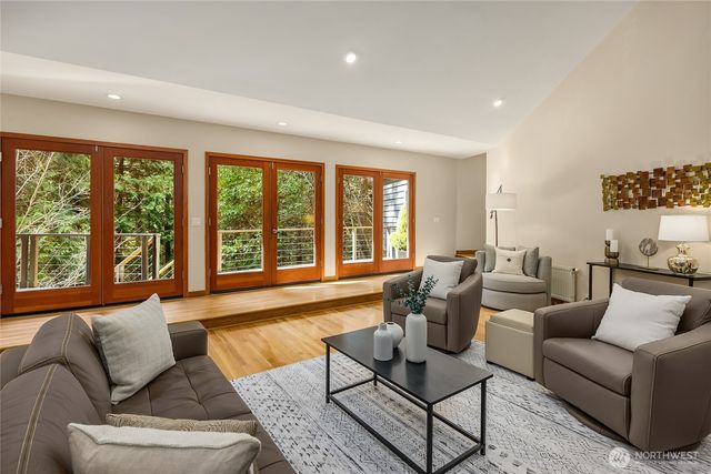 5384 Crystal Springs Drive NE, Bainbridge Island, WA 98110