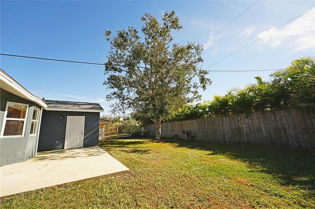 207 PERIWINKLE ROAD, Venice, FL 34293