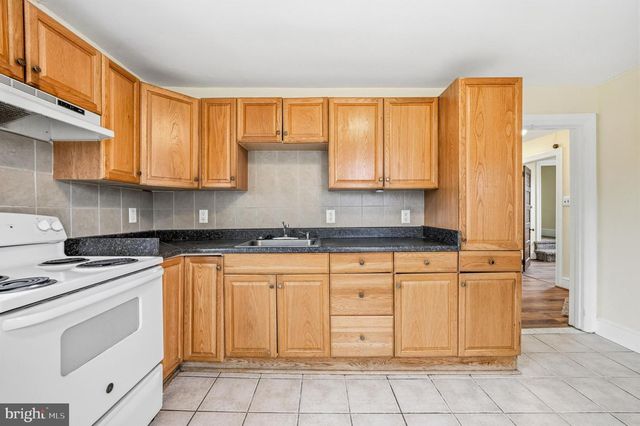 213 S CHURCH ST, Moorestown, NJ 08057