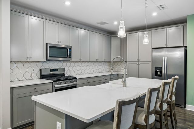 141 Saundersville Rd Apt 1208, Hendersonville, TN 37075