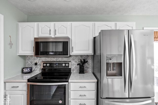 726 Bram Hall Court, Avon, IN 46123