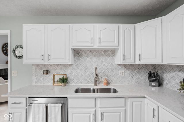 726 Bram Hall Court, Avon, IN 46123