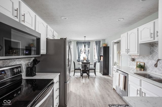 726 Bram Hall Court, Avon, IN 46123