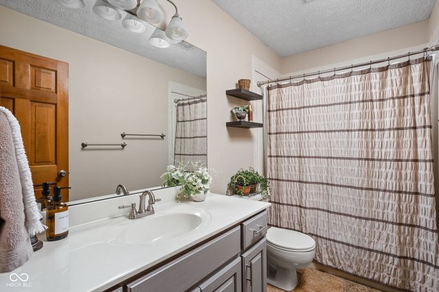 726 Bram Hall Court, Avon, IN 46123