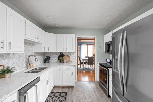 726 Bram Hall Court, Avon, IN 46123