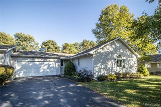 11655 Hawthorne Glen Drive, Grand Blanc, MI 48439