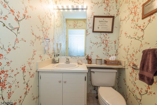 1 Birdseye Cir, Wayne Twp., NJ 07470