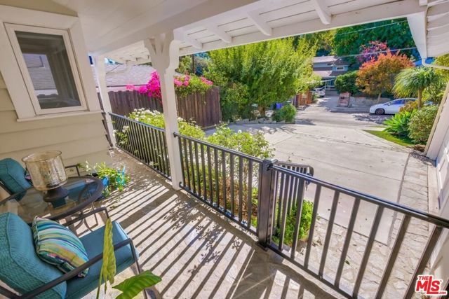 21447 Providencia Street, Woodland Hills (los Angeles), CA 91364