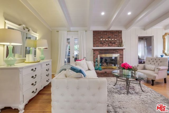 21447 Providencia Street, Woodland Hills (los Angeles), CA 91364