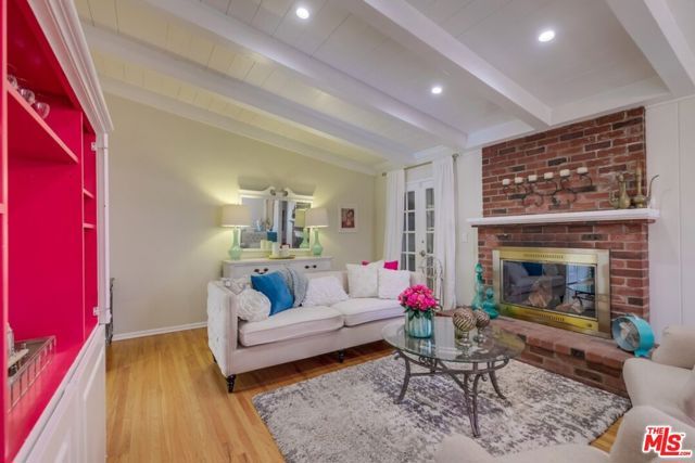 21447 Providencia Street, Woodland Hills (los Angeles), CA 91364
