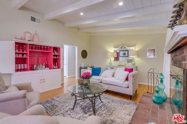 21447 Providencia Street, Woodland Hills (los Angeles), CA 91364