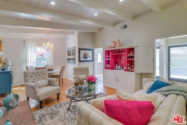 21447 Providencia Street, Woodland Hills (los Angeles), CA 91364