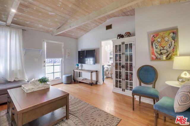 21447 Providencia Street, Woodland Hills (los Angeles), CA 91364