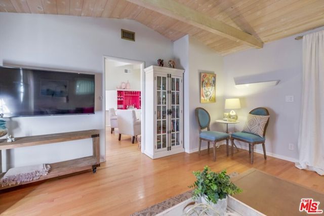 21447 Providencia Street, Woodland Hills (los Angeles), CA 91364