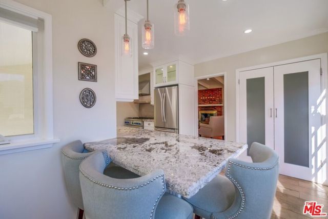 21447 Providencia Street, Woodland Hills (los Angeles), CA 91364