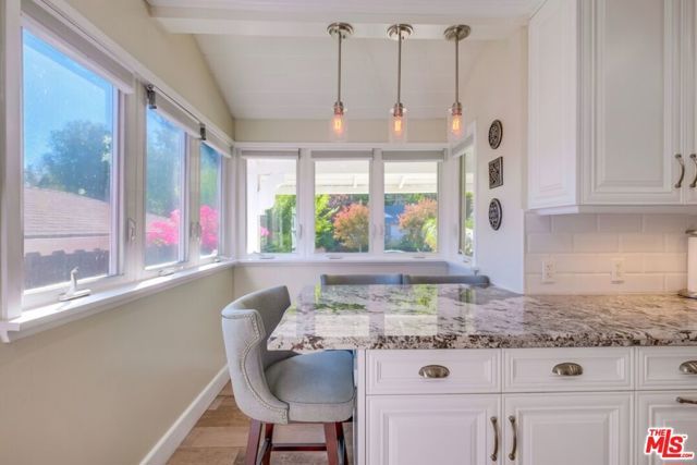 21447 Providencia Street, Woodland Hills (los Angeles), CA 91364