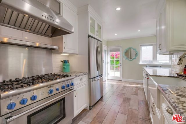 21447 Providencia Street, Woodland Hills (los Angeles), CA 91364