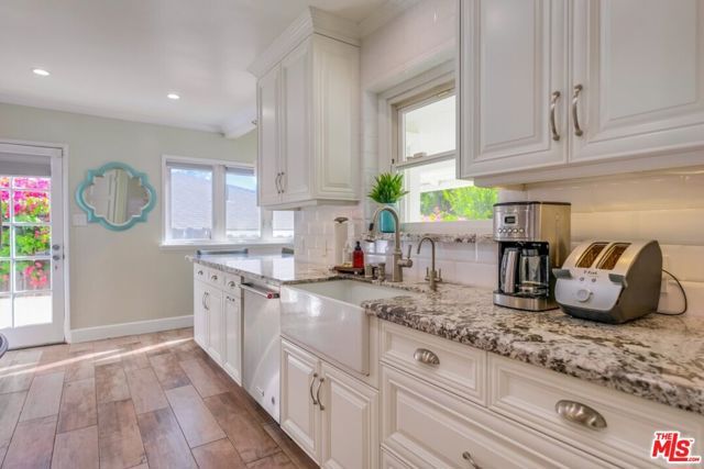 21447 Providencia Street, Woodland Hills (los Angeles), CA 91364