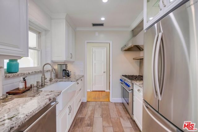 21447 Providencia Street, Woodland Hills (los Angeles), CA 91364