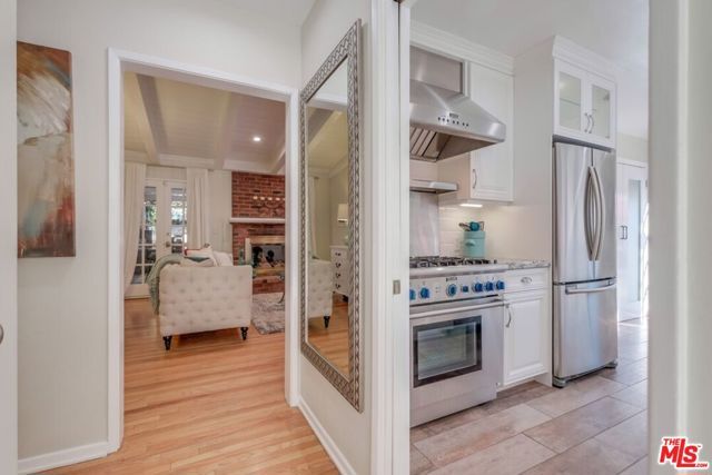 21447 Providencia Street, Woodland Hills (los Angeles), CA 91364