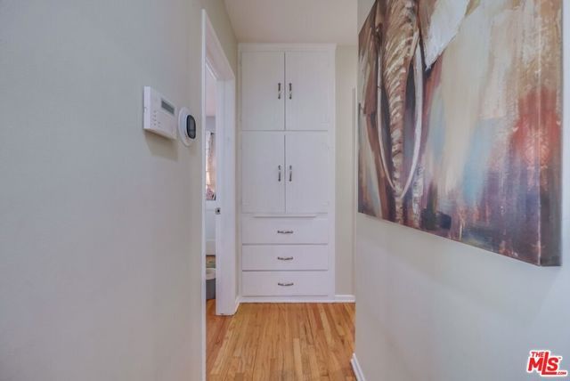 21447 Providencia Street, Woodland Hills (los Angeles), CA 91364