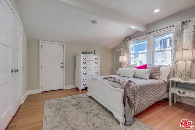 21447 Providencia Street, Woodland Hills (los Angeles), CA 91364