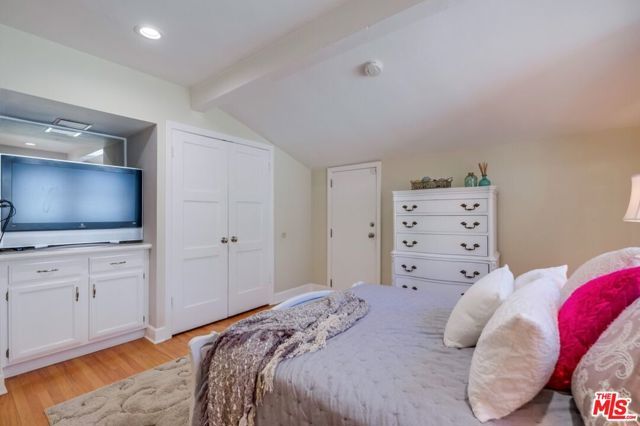 21447 Providencia Street, Woodland Hills (los Angeles), CA 91364