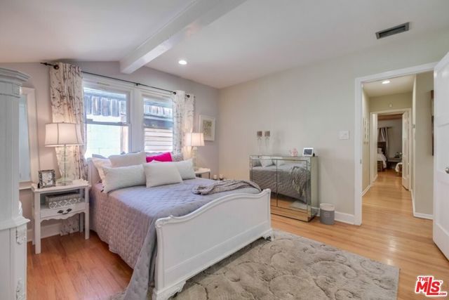 21447 Providencia Street, Woodland Hills (los Angeles), CA 91364