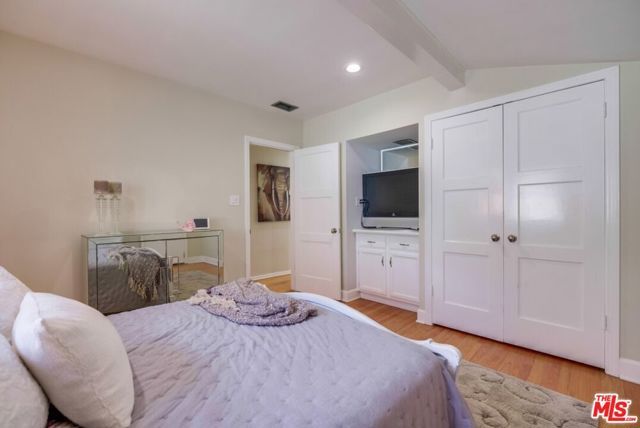 21447 Providencia Street, Woodland Hills (los Angeles), CA 91364