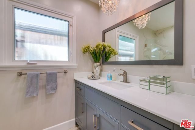 21447 Providencia Street, Woodland Hills (los Angeles), CA 91364