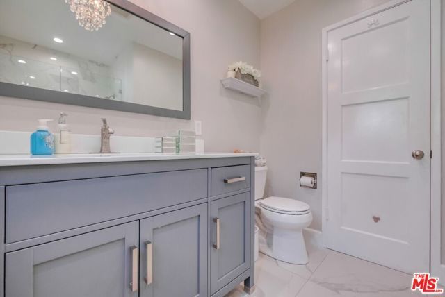 21447 Providencia Street, Woodland Hills (los Angeles), CA 91364