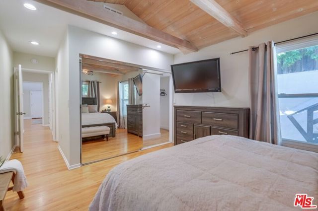 21447 Providencia Street, Woodland Hills (los Angeles), CA 91364