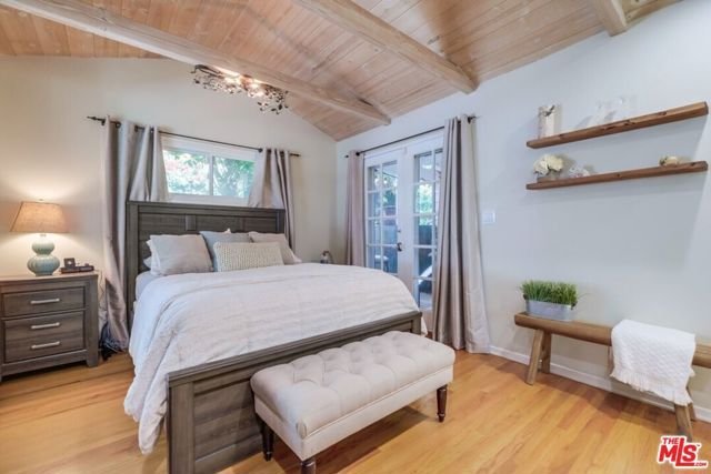 21447 Providencia Street, Woodland Hills (los Angeles), CA 91364