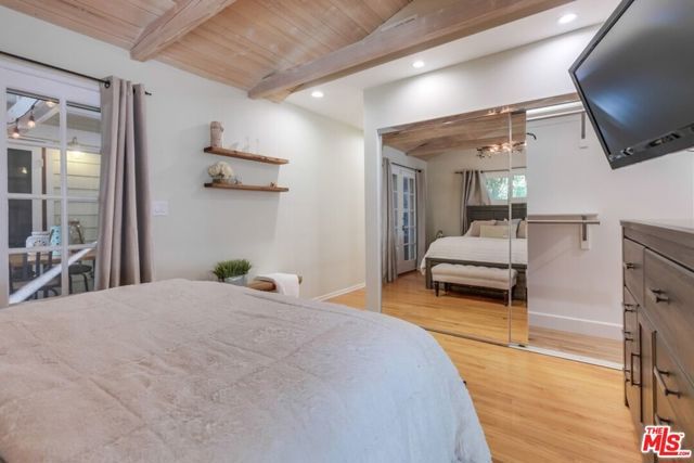 21447 Providencia Street, Woodland Hills (los Angeles), CA 91364