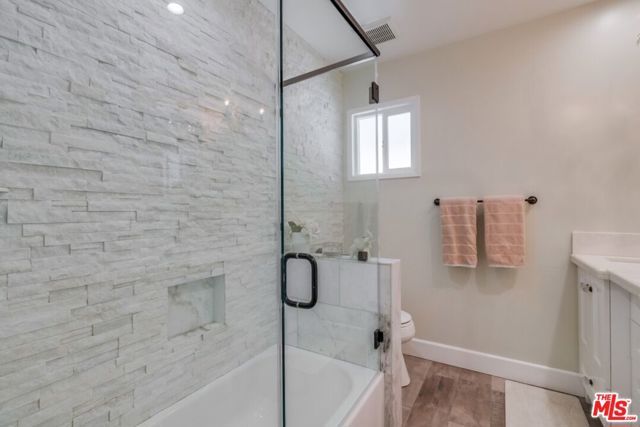 21447 Providencia Street, Woodland Hills (los Angeles), CA 91364