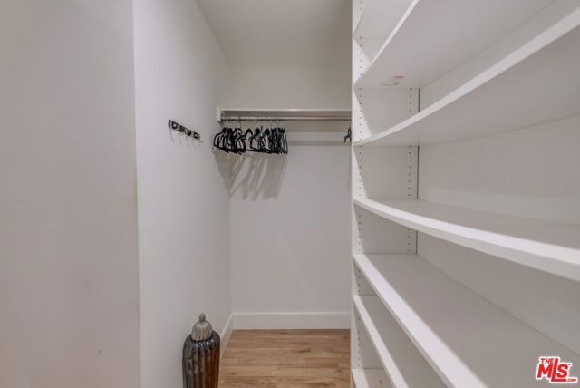 21447 Providencia Street, Woodland Hills (los Angeles), CA 91364