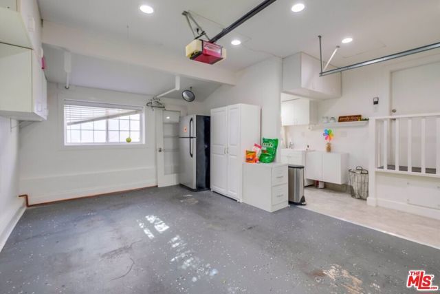 21447 Providencia Street, Woodland Hills (los Angeles), CA 91364