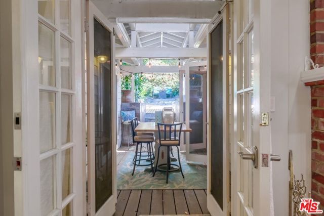 21447 Providencia Street, Woodland Hills (los Angeles), CA 91364