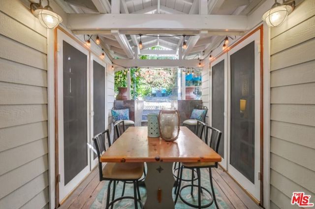 21447 Providencia Street, Woodland Hills (los Angeles), CA 91364