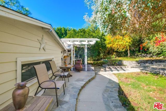 21447 Providencia Street, Woodland Hills (los Angeles), CA 91364