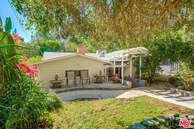 21447 Providencia Street, Woodland Hills (los Angeles), CA 91364