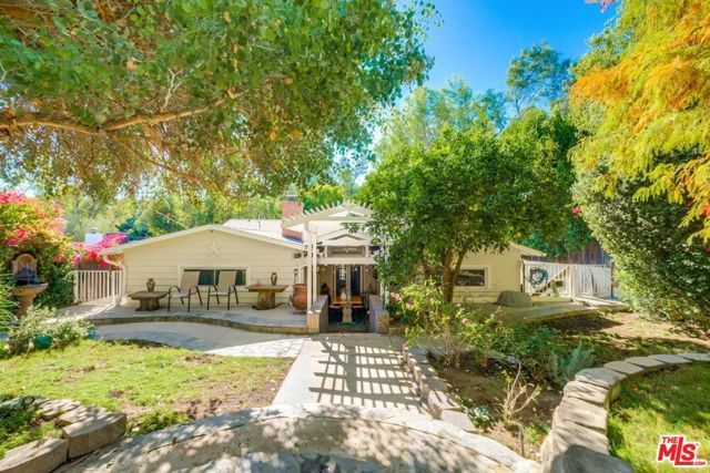 21447 Providencia Street, Woodland Hills (los Angeles), CA 91364
