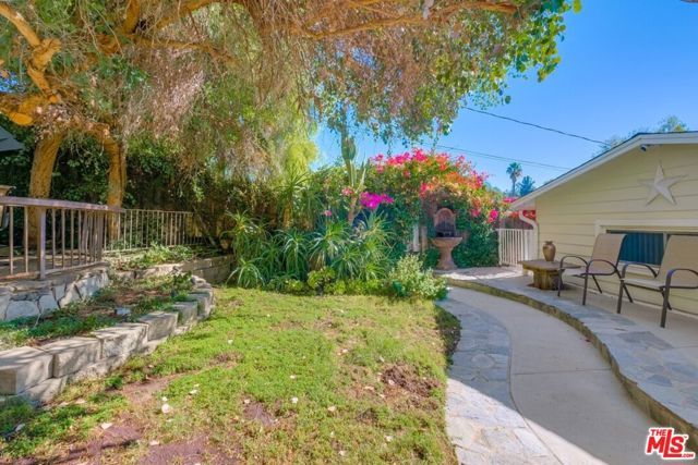 21447 Providencia Street, Woodland Hills (los Angeles), CA 91364